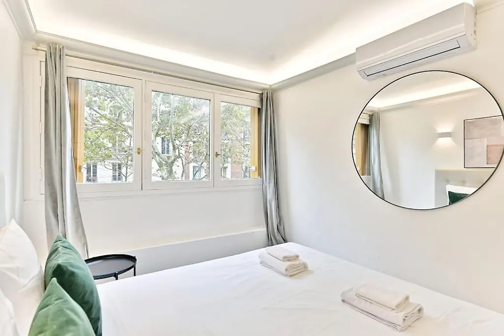 Appartement Ensoleille Proche Buttes Chaumont Párizs Apartman