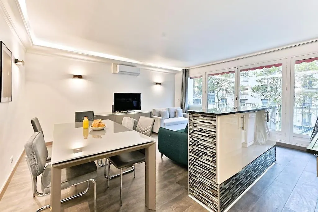 Appartement Ensoleille Proche Buttes Chaumont Párizs Apartman