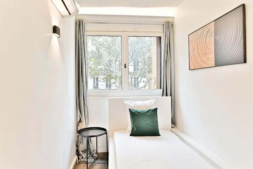 Appartement Ensoleille Proche Buttes Chaumont Párizs