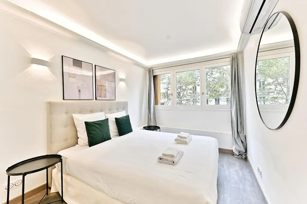Appartement Ensoleille Proche Buttes Chaumont Párizs