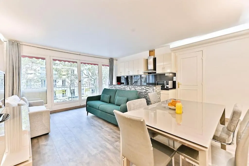 Appartement Ensoleille Proche Buttes Chaumont Paris France