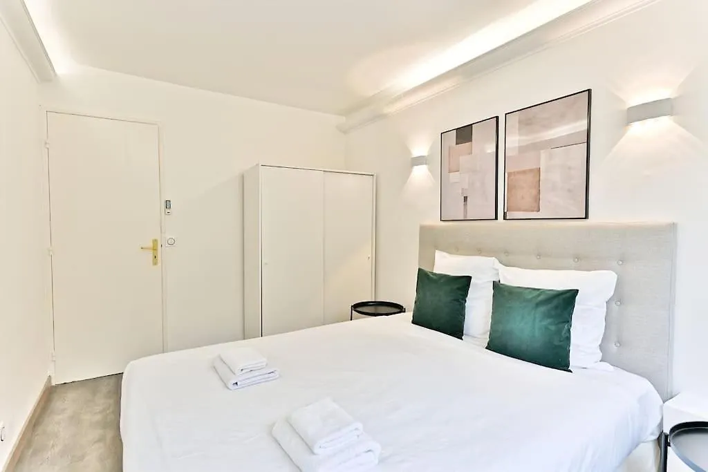 Apartment Appartement Ensoleille Proche Buttes Chaumont Paris France
