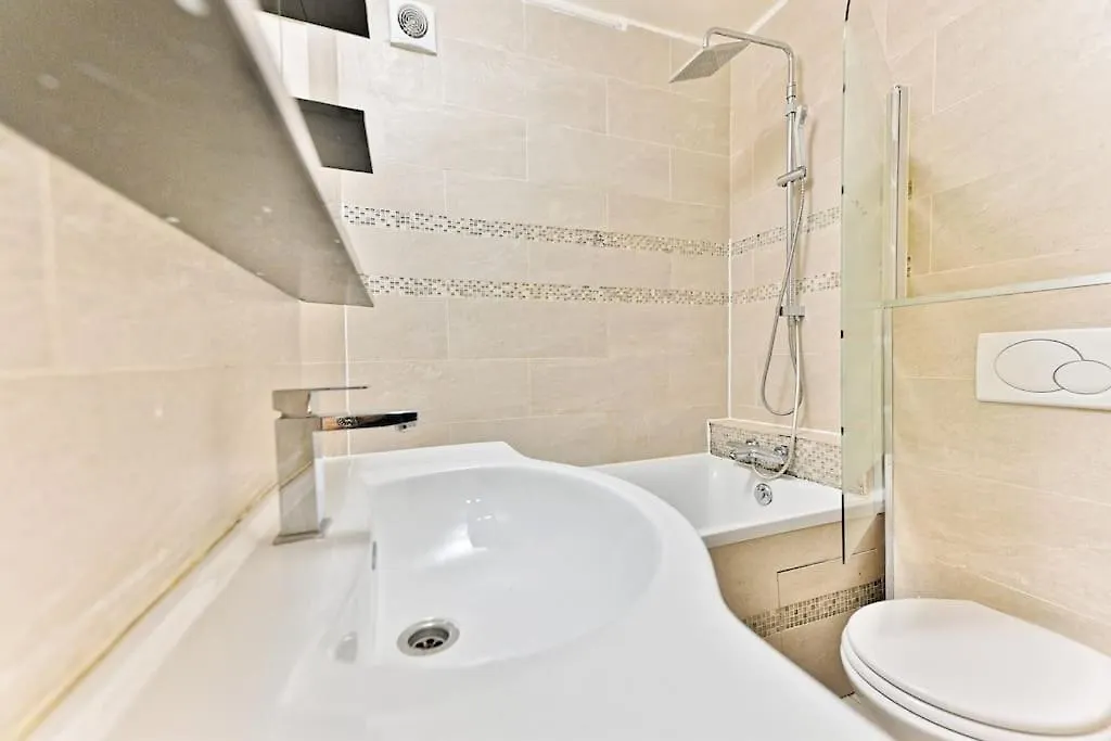 Appartement Ensoleille Proche Buttes Chaumont Paris France